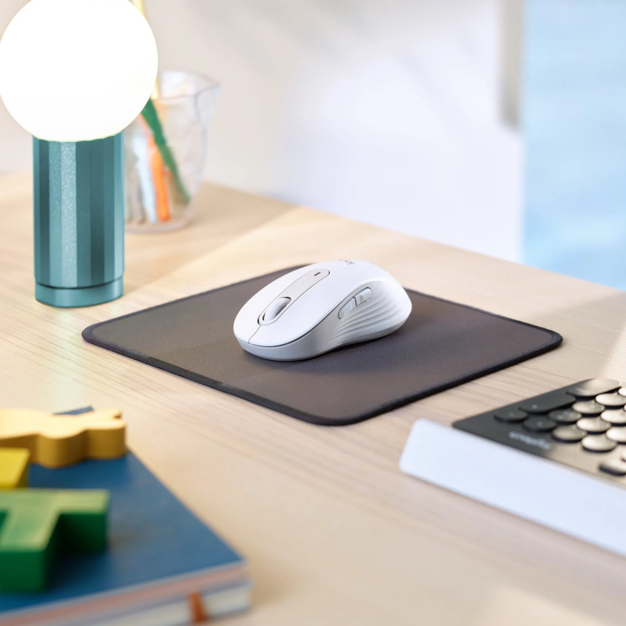 Logitech Signature M650 For Business - Mouse - Wireless - Bluetooth, 2.4 Ghz - Logitech Logi Bolt Usb Receiver - Off-Whi