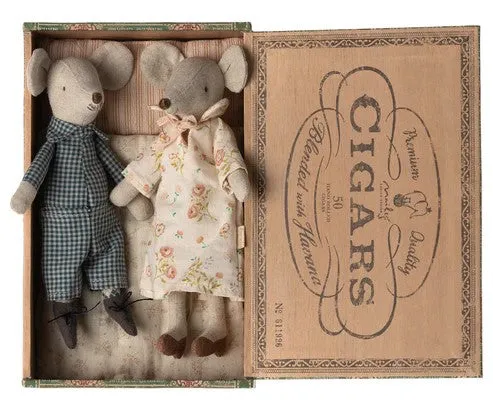 MAILEG - GRANDMA AND GRANDPA MICE IN A BOX